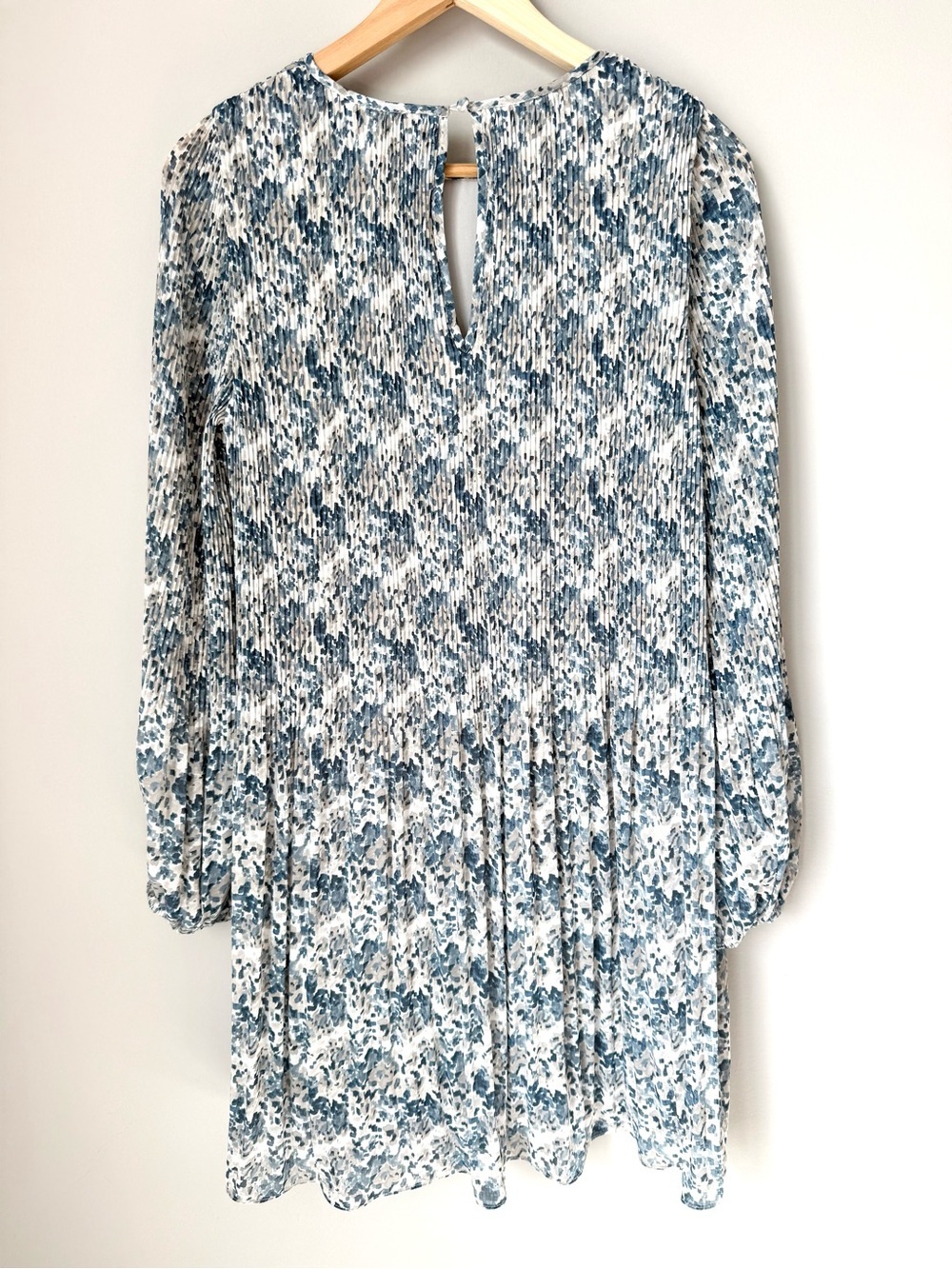 Halogen Flowy Pleated Blue & White Floral Long Sleeve Mini Dress Wedding Guest - Picture 3 of 3